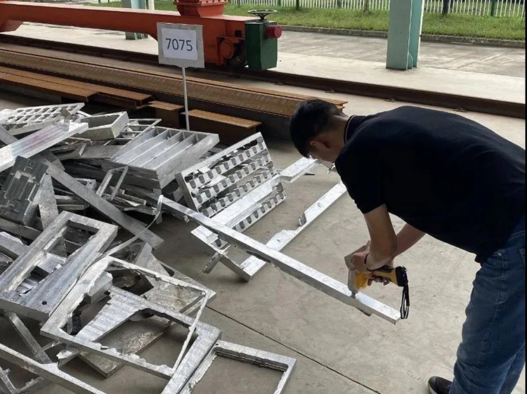 手持式光譜儀測(cè)廢鋁 手持式光譜儀測(cè)廢鋁